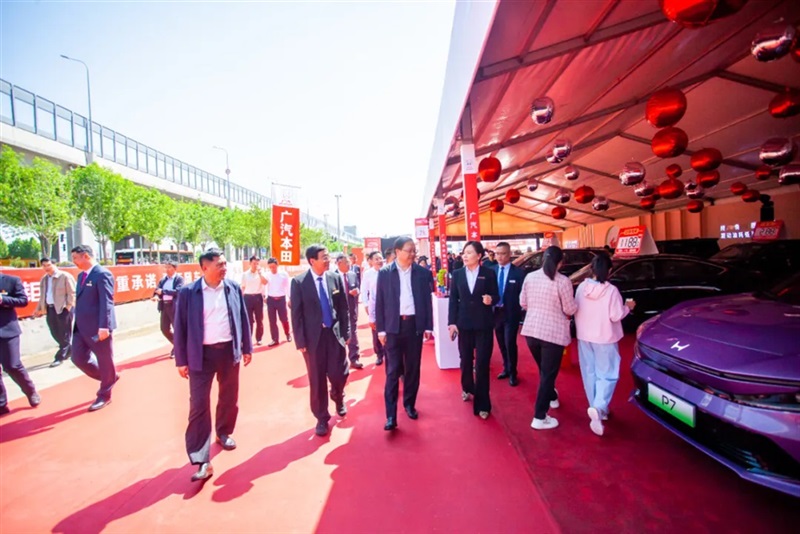 2025臨沂夏季汽車消費節（jiē）暨“中華保險杯（bēi）”第三（sān）十三屆17c.com五（wǔ）一車展開幕！#11801