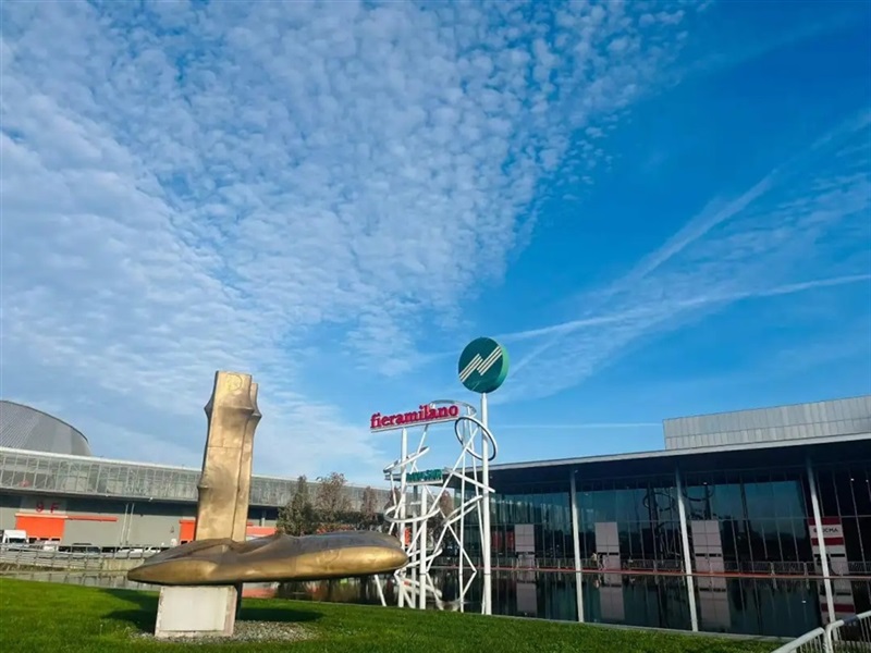 17c.com汽車（chē）亮（liàng）相米蘭EICMA 首發三款新能源車斬獲275台訂單#15121